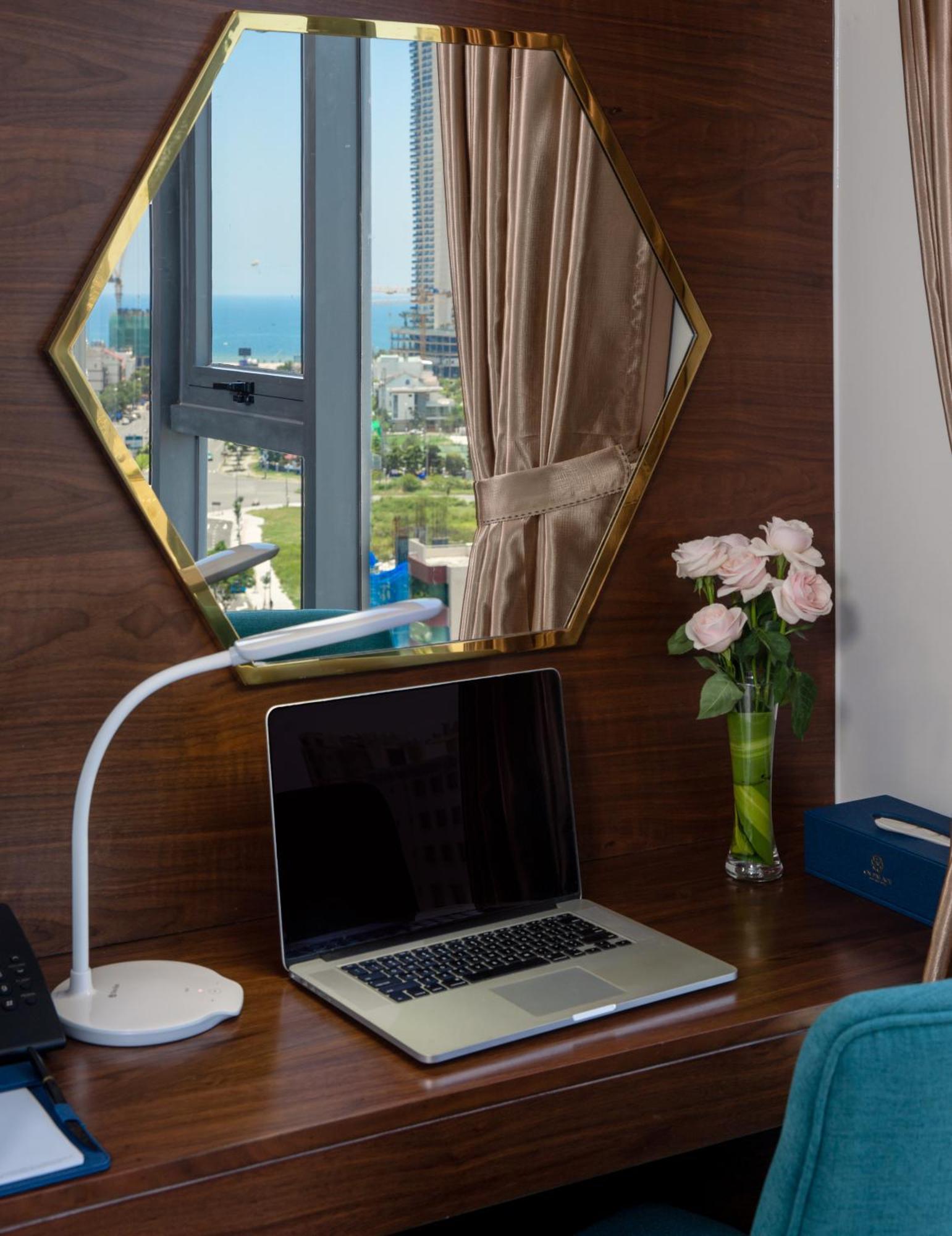 Cn Palace Boutique Hotel & Spa Дананг Екстериор снимка